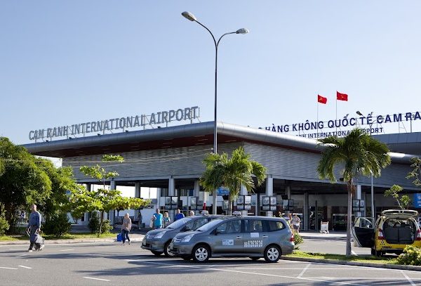 Kinh nghiệm đặt taxi nhanh tại sân bay Cam Ranh về Nha Trang mùa cao điểm